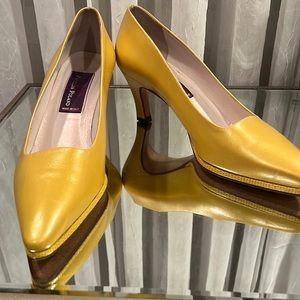 Yellow Pearl Leather Pumps. Size 8. Made in Italy.